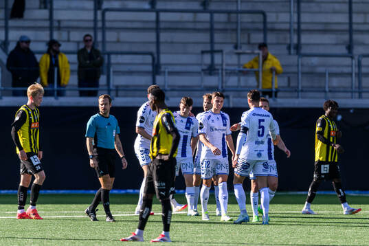 Sarpsborgs spelare jublar