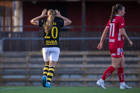 AIKs Aleksandra Bogucka jublar efter 2-0