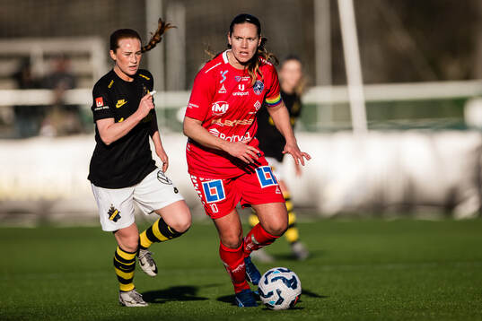 AIKs Ella Reidy och Linköpings Emma Lennartsson