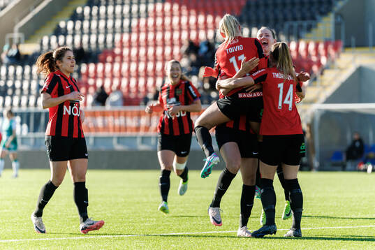 Brommapojkarnas Ellen Toivio jublar