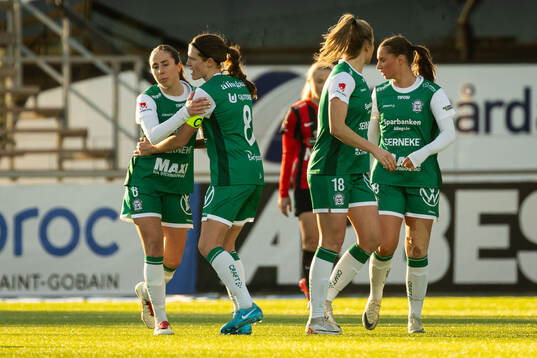 Alingsås Karin Lundin jublar med lagkamrater