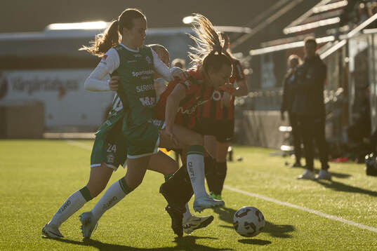 Alingsås Alma Öberg och Saga Fredgren mot Brommapojkarnas