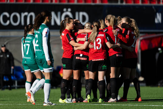 Brommapojkarnas spelare jublar efter 1-0
