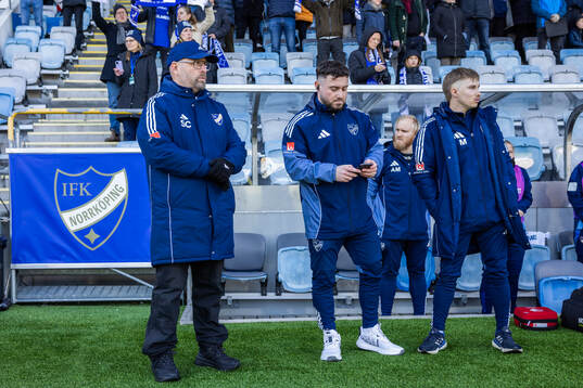 IFK Norrköpings tränare Stellan Carlsson assisterande tränare Rob Clark och  målvaktstränare Elias Melkersson