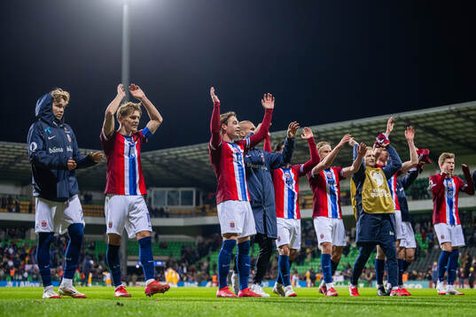 Andreas Schjelderup, Martin Ødegaard, Patrick Berg and players of Norway celebrate