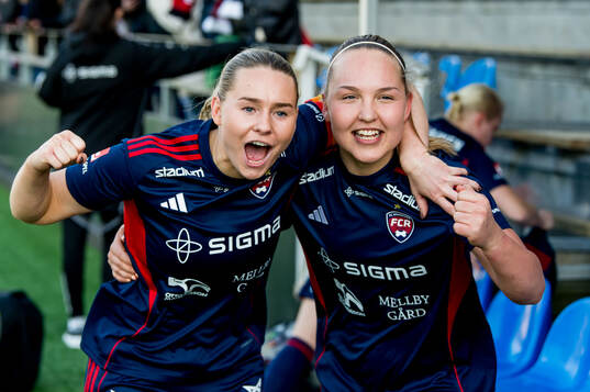 Rosengårds Emma Jansson och Oona Sevenius jublar