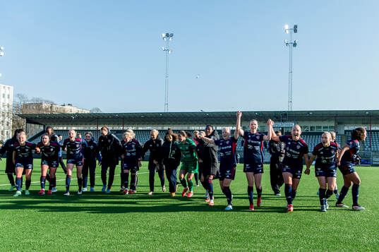 Rosengards spelare jublar