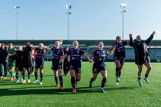 Rosengards spelare jublar