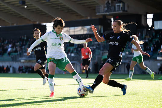 Hammarbys Asato Miyagawa och Växjö DFFs Tilde Johansson