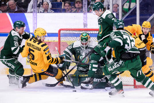 Färjestads Oskar Steen, målvakt Anders Lindbäck och