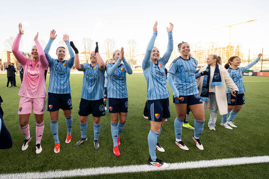 Djurgårdens spelare tackar publiken