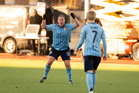 Djurgårdens Therese Åsland jublar