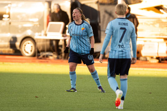 Djurgårdens Therese Åsland jublar