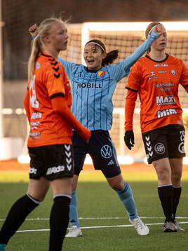 Djurgårdens Urara Watanabe jublar efter 1-1