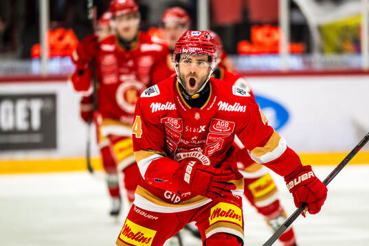 Kalmars Trevor Cosgrove jublar