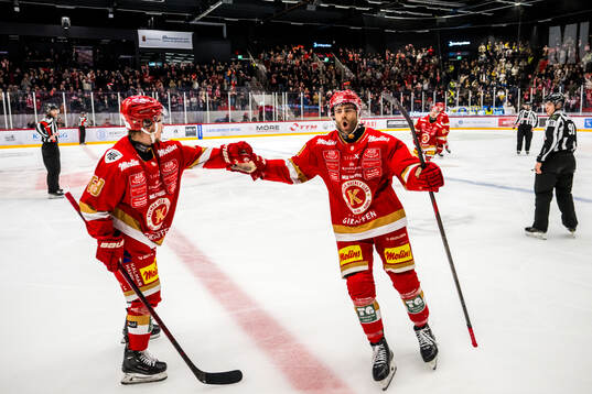 Kalmars Trevor Cosgrove jublar