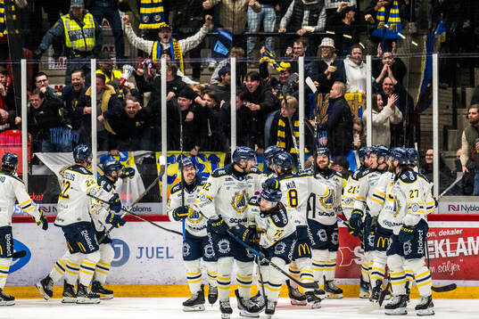 Södertäljes Nicolai Meyer jublar