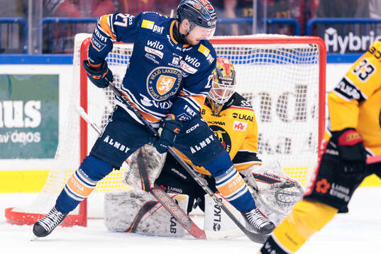 Växjös Martin Lundberg gör mål 2-1 framför Luleås