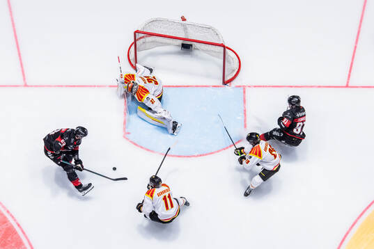 Malmö Redhawks Fredrik Händemark och Axel Sundberg oroar