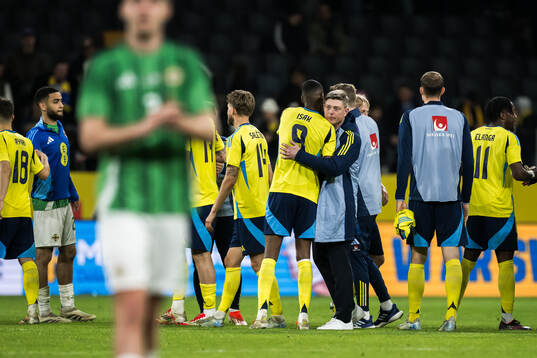 Alexander Isak and head coach Jon Dahl Tomasson of Sweden