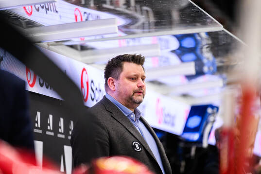 Modos tränare Mattias Karlin