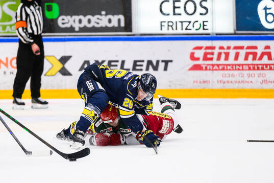 HV71s Tommi Tikka och Modos Mikkel Aagaard