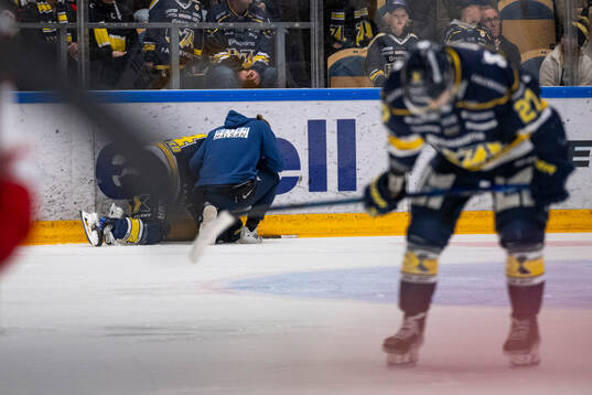 HV71s Oscar Fisker Molgaard har ont