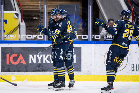 Södertäljes Sebastian Dyk jublar