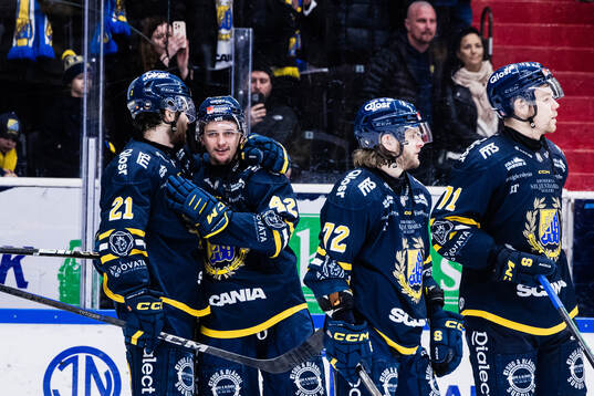 Södertäljes Nolan Stevens och Ludvig Hedström jublar