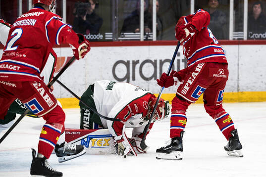 Timrås Oliver Kapanen och Frölundas Lars Johansson