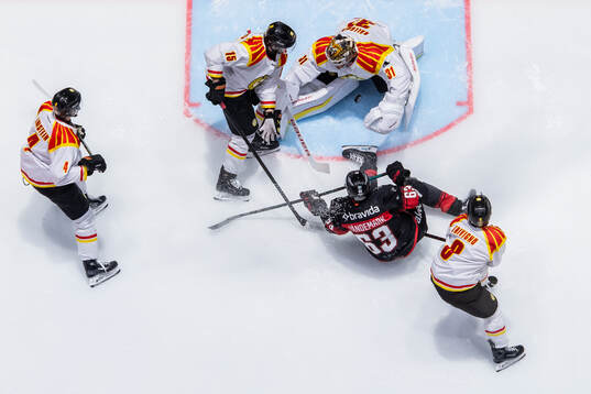 Malmö Redhawks Fredrik Händemark oroar mot Brynäs