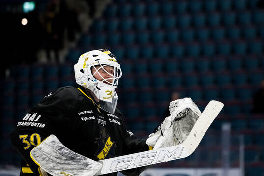 AIKs målvakt Victor Brattström jublar