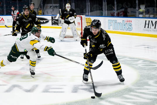 Björklövens Joel Mustonen och AIKs Jordan Bellerive