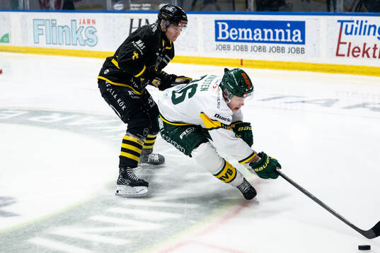 AIKs Tom Hedberg och Björklövens Daniel Viksten