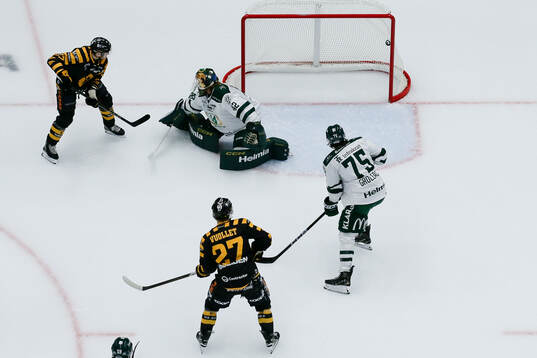 Skellefteås Pär Lindholm och Oskar Vuollet jublar