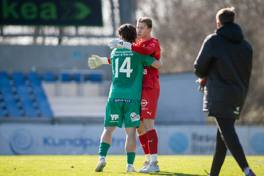 Ljungskile SKs Daniel Lagerlöf och målvakt Lukas Eriksson