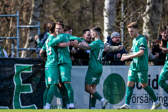 Ljungskile SKs spelare jublar
