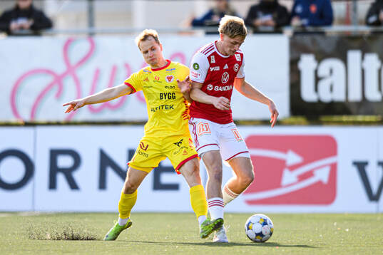 Kalmars Saku Ylätupa och Sandvikens IFs Olle Samuelsson