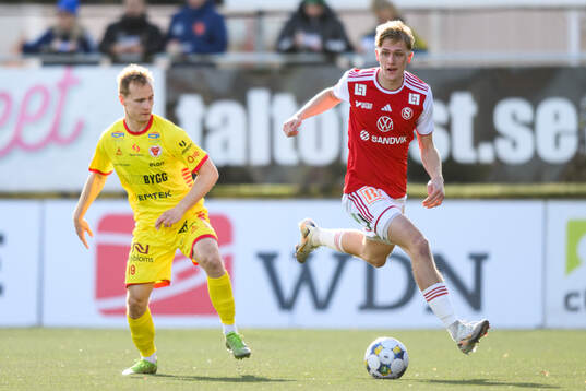 Kalmars Saku Ylätupa och Sandvikens IFs Olle Samuelsson