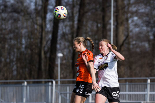 Kristianstads Beata Olsson och Häckens Emma Östlund
