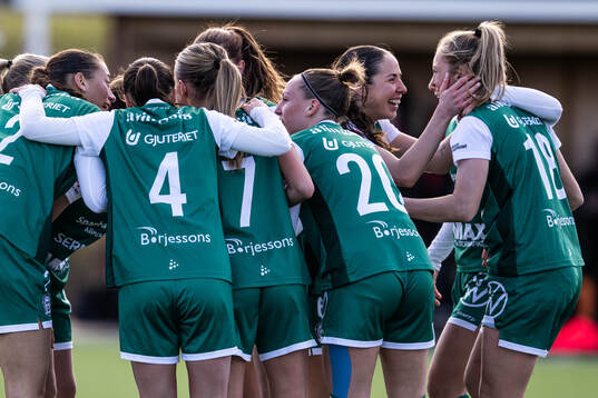 Alingsås Karin Lundin jublar med lagkamraterna