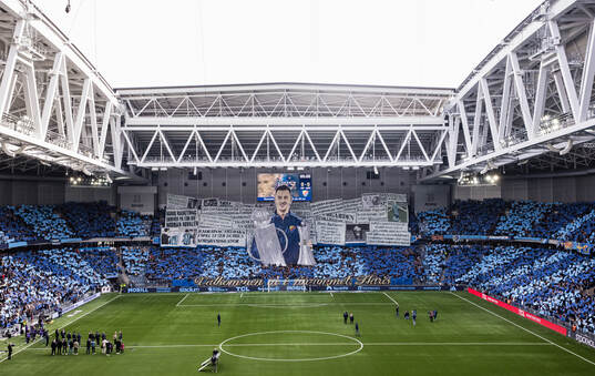 Tifo till Djurgårdens Haris Radetinac som tackas av