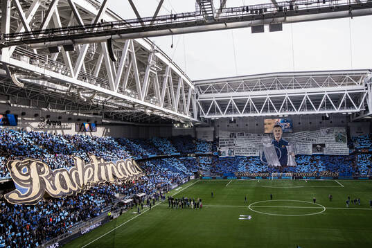 Tifo till Djurgårdens Haris Radetinac som tackas av