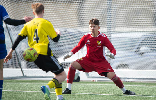  IFK Hässleholms målvakt Ermal Jasahanica i matchen mellan IFK Hässleholm U19 och Perslövs AIF i Hässleholm 29 mars 2025.