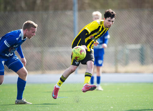  IFK Hässleholms Albion Dibrani i matchen mellan IFK Hässleholm U19 och Perslövs AIF i Hässleholm 29 mars 2025.