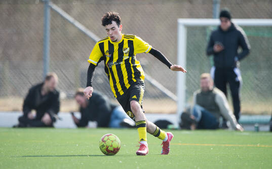  IFK Hässleholms Albion Dibrani i matchen mellan IFK Hässleholm U19 och Perslövs AIF i Hässleholm 29 mars 2025.