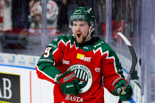 Frölundas Linus Weissbach jublar