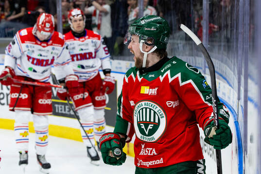 Frölundas Linus Weissbach jublar