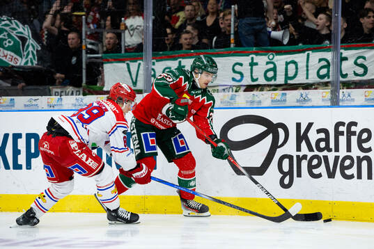 Timrås Oliver Kapanen och Frölundas Linus Högberg