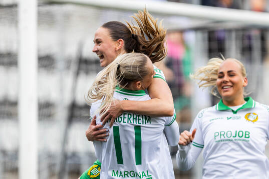 Hammarbys Vilde Hasund jublar med Ellen Wangerheim efter 0-4